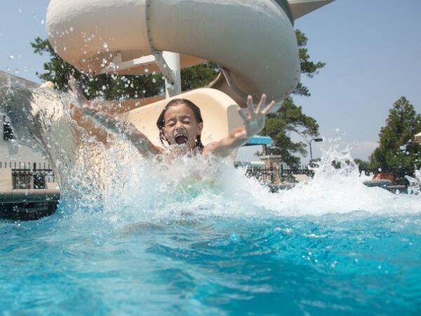 Bezpieczne zabawy na wodzie dla dzieci i dorosłych