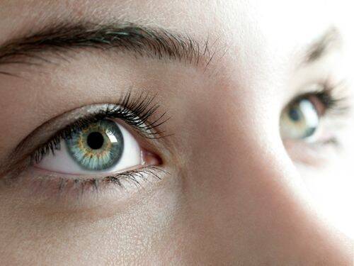 Proste porady dotyczące pielęgnacji oczu, o których prawdopodobnie nie słyszałaś