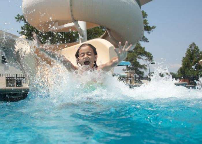 Bezpieczne zabawy na wodzie dla dzieci i dorosłych